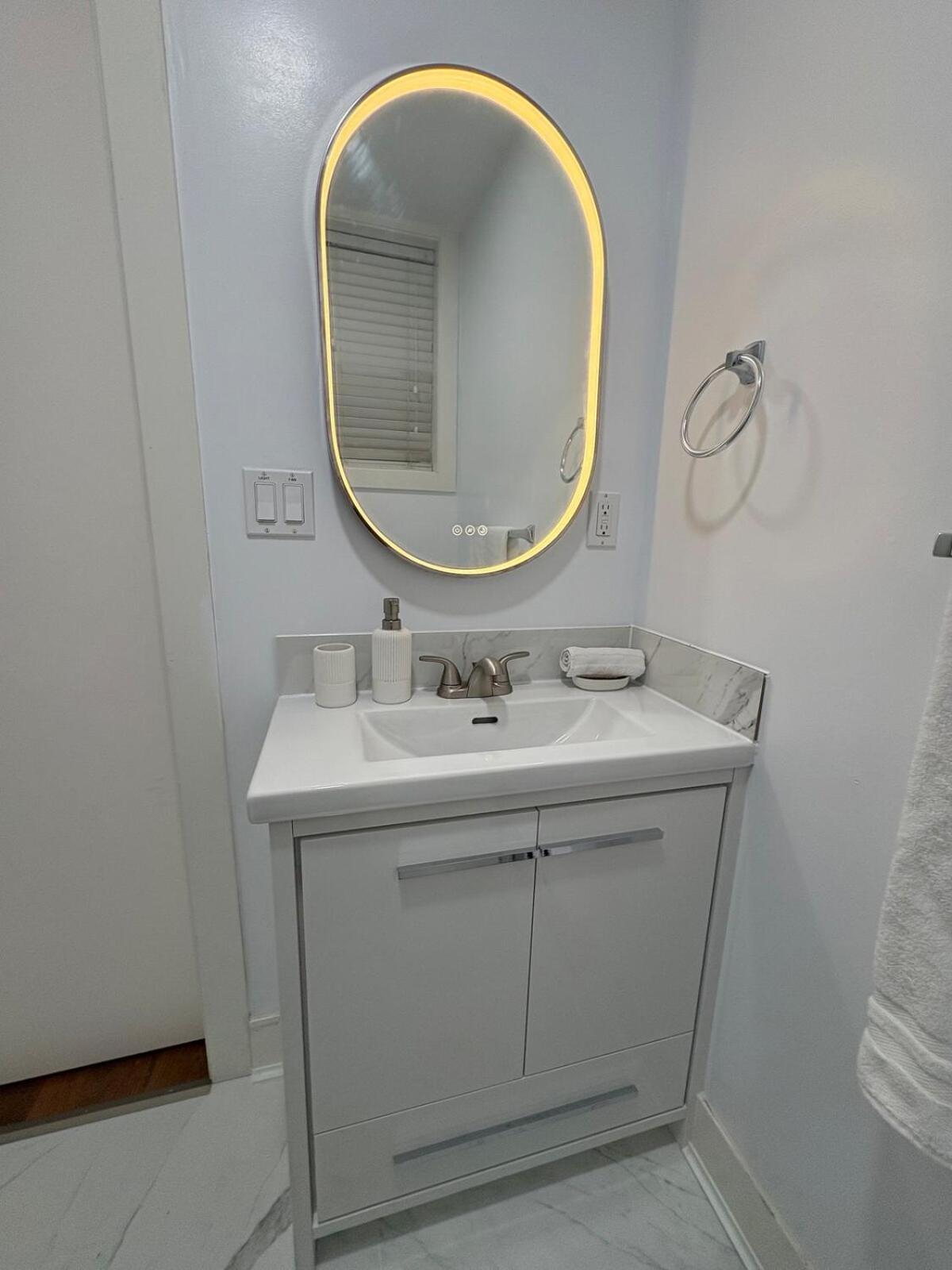 Guest Room With Private Bath In Langford Victoria Extérieur photo