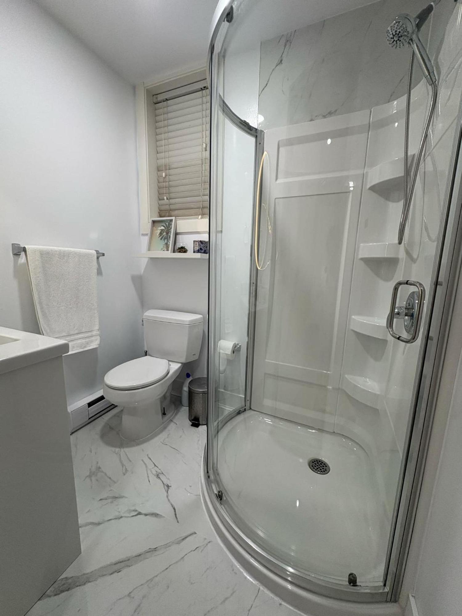 Guest Room With Private Bath In Langford Victoria Extérieur photo